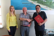 Wójt Ustronia Morskiego podpisał kolejną umowę na inwestycję gminną