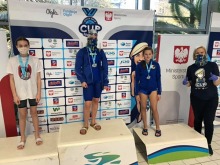 Medale pływaków podczas zawodów w Szczecinie